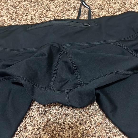 Nike Dri Fit size small black leggings. EUC. zip back pocket, mesh calf detail. - Picture 11 of 11